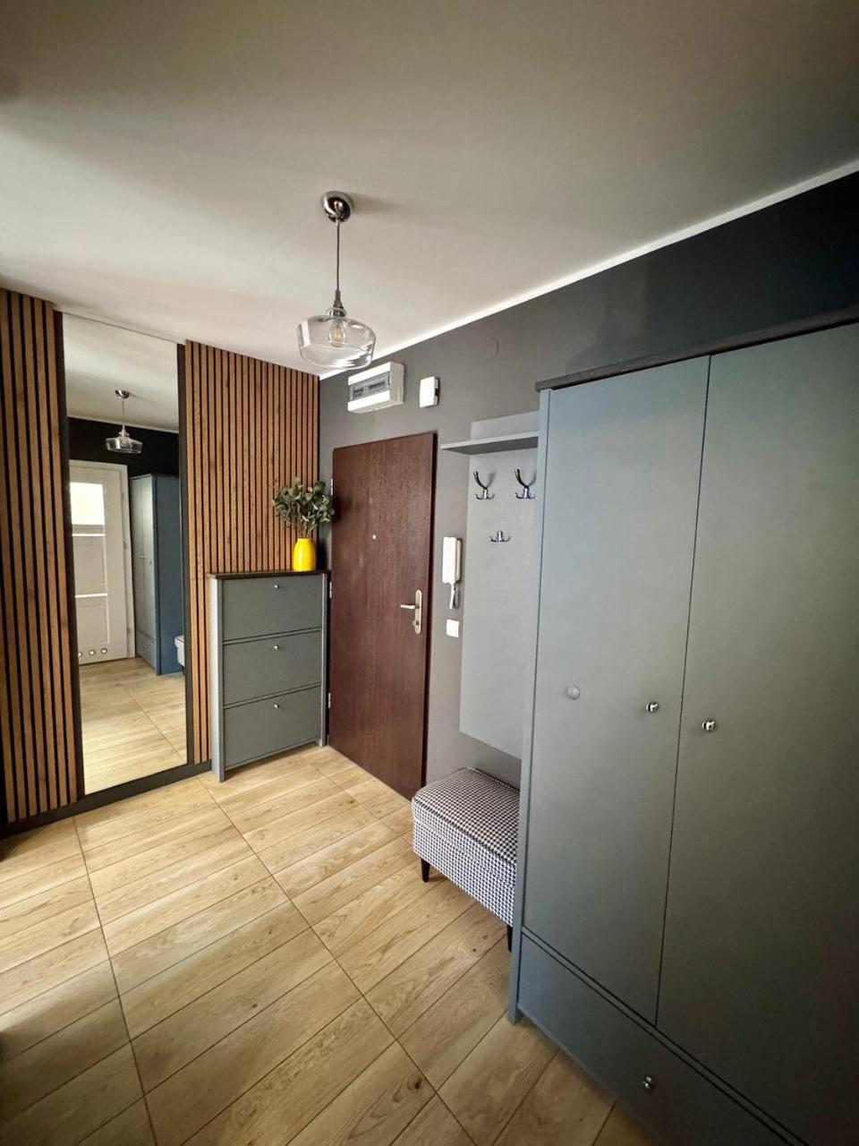 C- Home4U - Apartment With A City View Close To Aquapark, Parking In Secured Area Kraków Eksteriør billede
